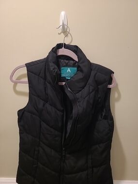 Aeropostale Women’s Quilted Puffer Vest Black Zipper Pockets Small Remixed Down